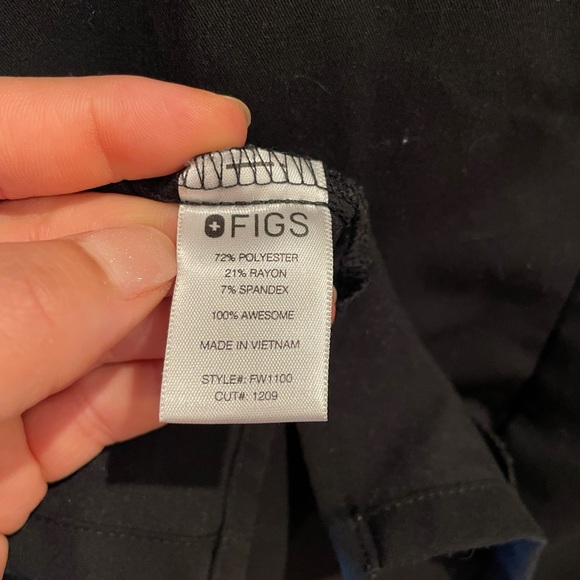 Figs Casma Three-Pocket Scrub Top - Picture 7 of 9